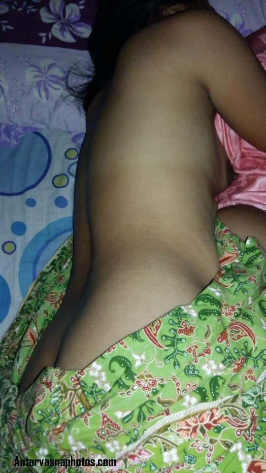 https://www.antarvasnaphotos2.com/wp-content/uploads/2020/06/nangi-soi-hui-bhabhi.jpg