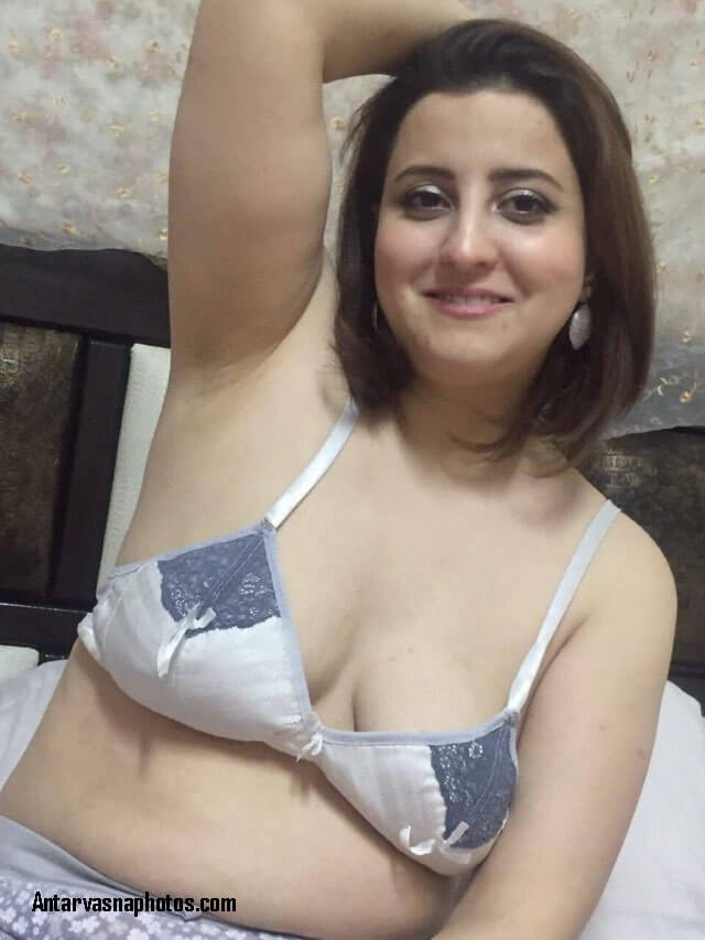 https://www.antarvasnaphotos2.com/wp-content/uploads/2020/06/sexy-bra-me-anita-aunty.jpg