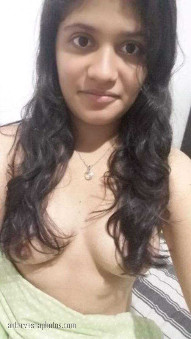 https://www.antarvasnaphotos2.com/wp-content/uploads/2020/06/virgin-desi-teen-boobs-dikhati-hui.jpg