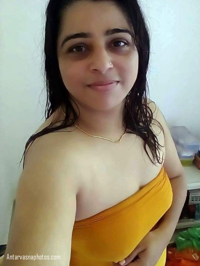 https://www.antarvasnaphotos2.com/wp-content/uploads/2020/07/after-shower-towel-me-bhabhi.jpg