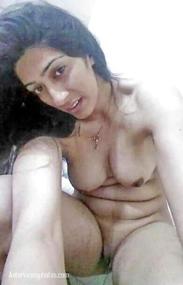 https://www.antarvasnaphotos2.com/wp-content/uploads/2020/07/bathroom-me-nangi-hokar-selfie-leti-bhabhi.jpg