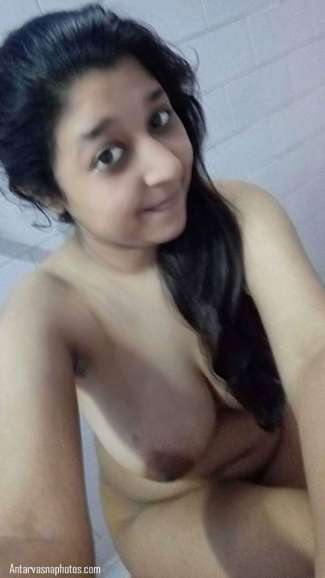 https://www.antarvasnaphotos2.com/wp-content/uploads/2020/07/bathroom-me-nangi-natasha-.jpg