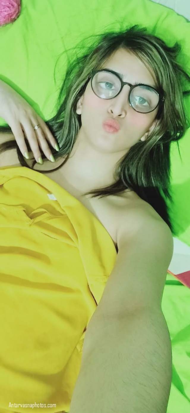 https://www.antarvasnaphotos2.com/wp-content/uploads/2020/07/bed-me-nangi-letkar-kiss-deti-sonia.jpg