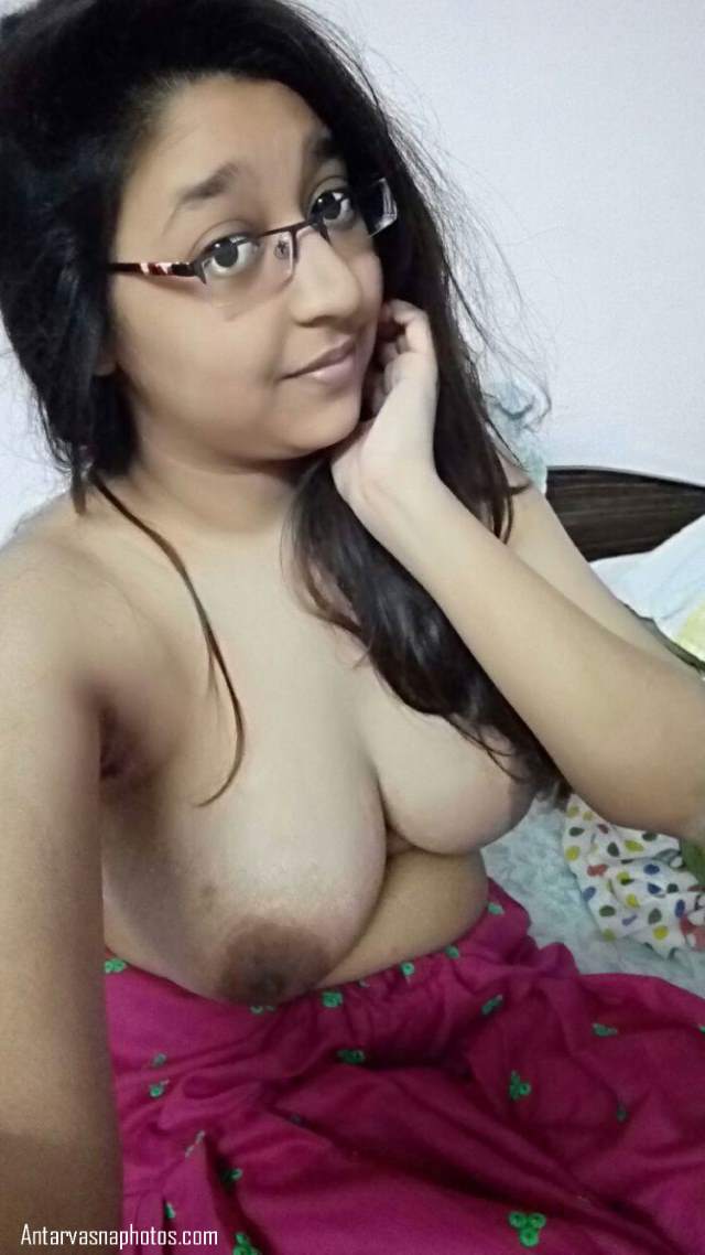 https://www.antarvasnaphotos2.com/wp-content/uploads/2020/07/big-boobs-dikhati-desi-girl-ki-selfie-photo.jpg