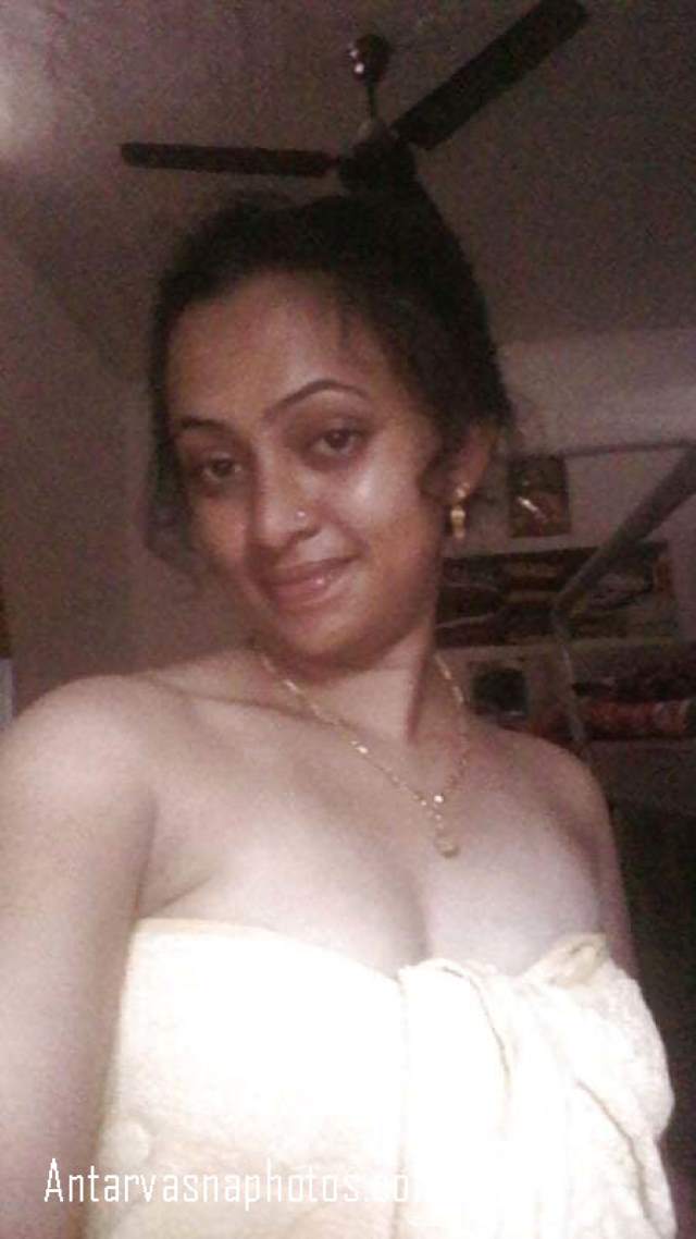 https://www.antarvasnaphotos2.com/wp-content/uploads/2020/07/boobs-cover-towel-se-kiye-vidhya-ne.jpg