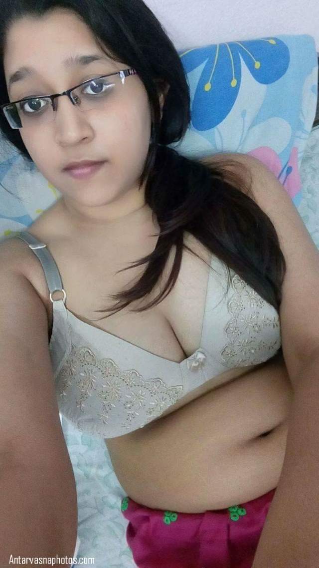 https://www.antarvasnaphotos2.com/wp-content/uploads/2020/07/bra-me-kase-apne-big-boobs-dikhati-desi-girl.jpg