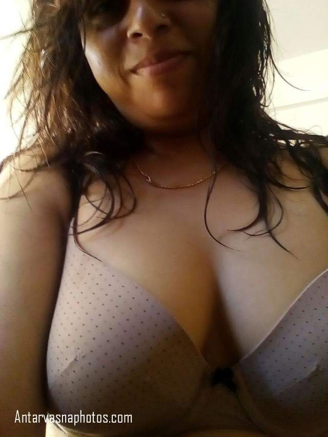 https://www.antarvasnaphotos2.com/wp-content/uploads/2020/07/brown-bra-me-figure-dikhati-bhabhi.jpg