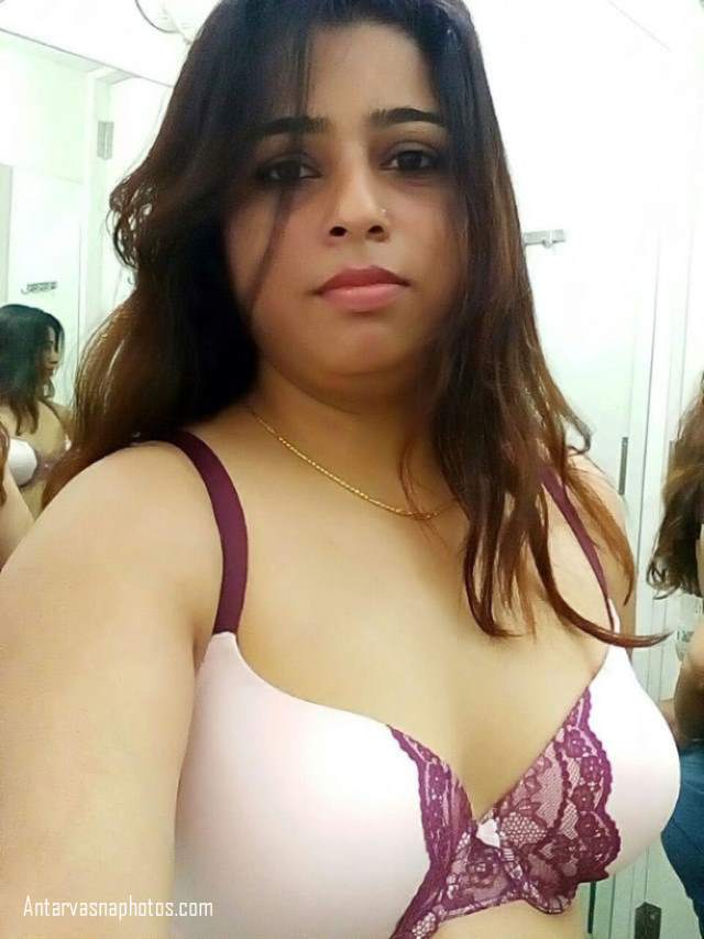 https://www.antarvasnaphotos2.com/wp-content/uploads/2020/07/butterfly-bra-me-selfie-leti-mohini-bhabhi.jpg