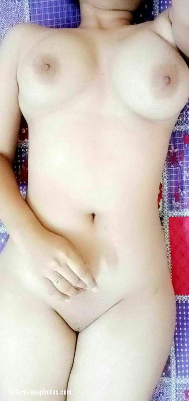 https://www.antarvasnaphotos2.com/wp-content/uploads/2020/07/delhi-college-girl-clean-shaved-choot.jpg