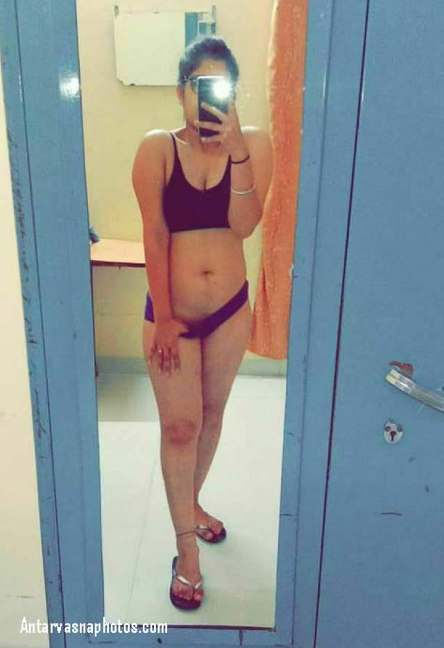 https://www.antarvasnaphotos2.com/wp-content/uploads/2020/07/delhi-college-girl-mirror-me-selfie.jpg