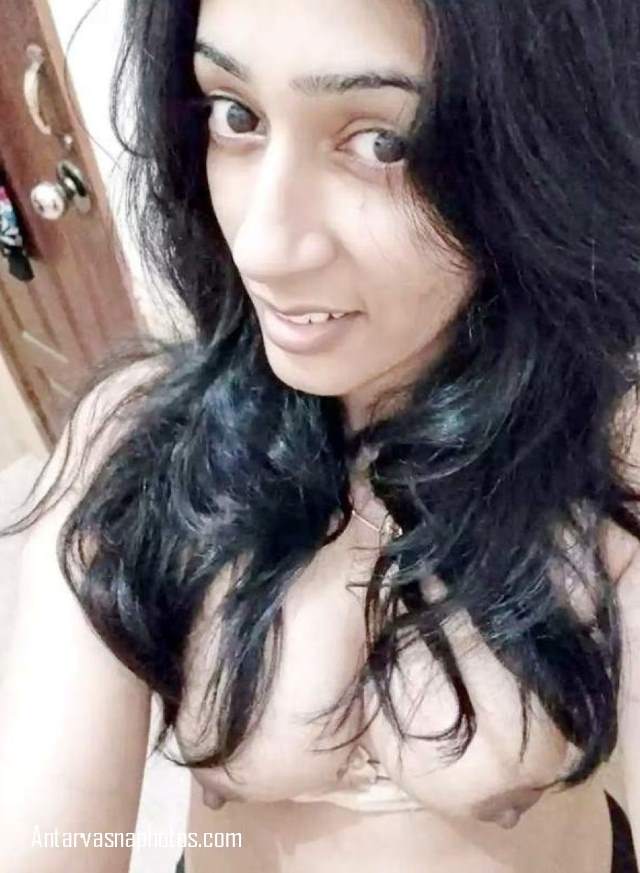 https://www.antarvasnaphotos2.com/wp-content/uploads/2020/07/desi-bhabhi-kiran-ke-sexy-nipples.jpg