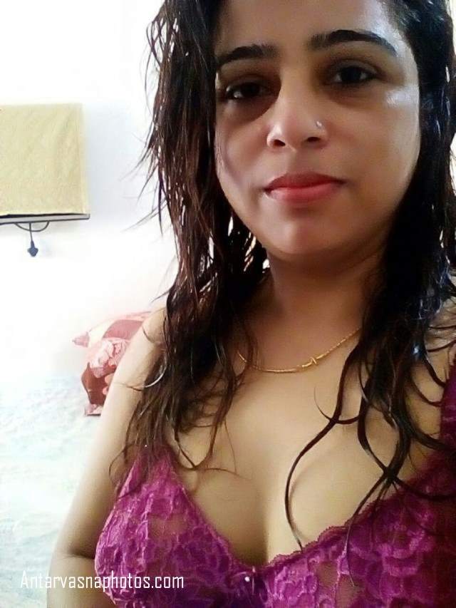 https://www.antarvasnaphotos2.com/wp-content/uploads/2020/07/desi-hot-bhabhi-ki-fishnet-bra.jpg