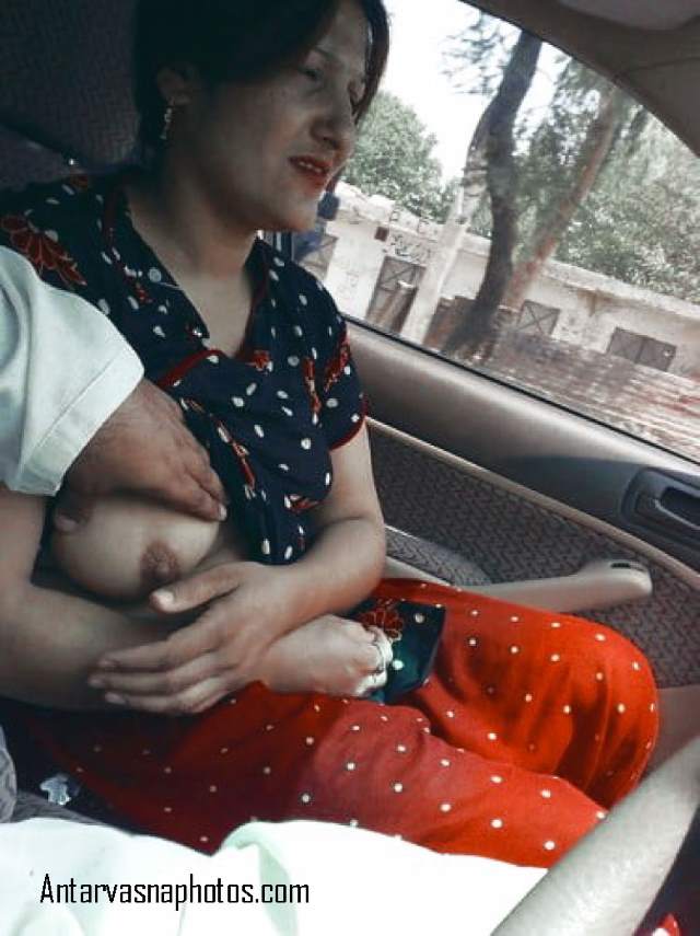 https://www.antarvasnaphotos2.com/wp-content/uploads/2020/07/hot-desi-bhabhi-ke-boob-dabata-driver.jpg