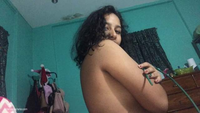 https://www.antarvasnaphotos2.com/wp-content/uploads/2020/07/hot-girl-ki-apne-boobs-chipati-hui.jpg