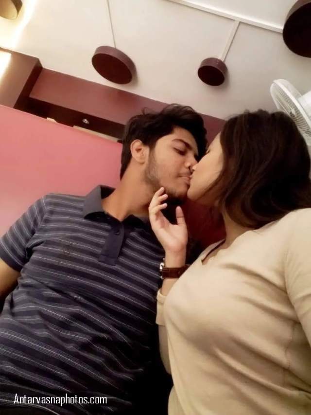 https://www.antarvasnaphotos2.com/wp-content/uploads/2020/07/hot-indian-girl-bf-ko-kiss-karti.jpg