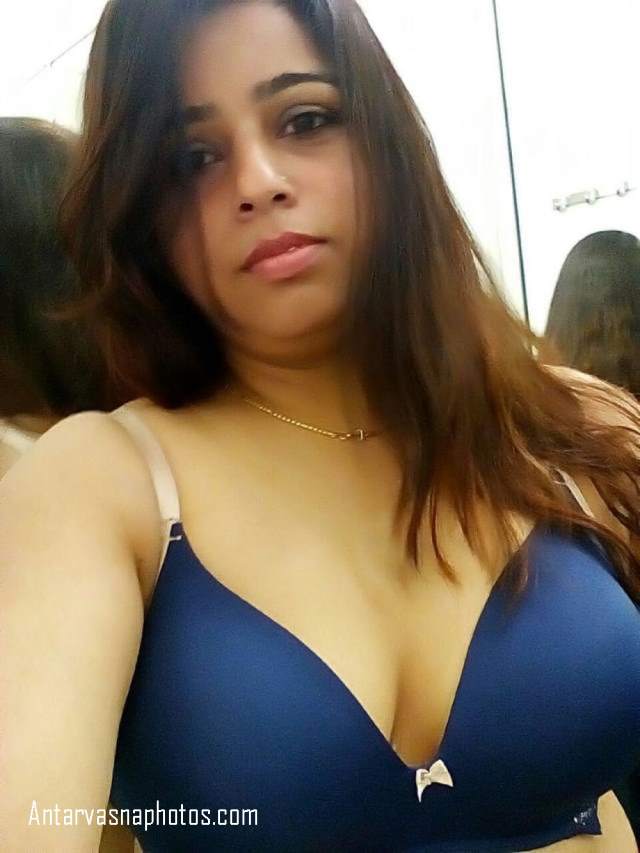 https://www.antarvasnaphotos2.com/wp-content/uploads/2020/07/hot-mohini-bhabhi-ki-blue-bra-me-selfie.jpg