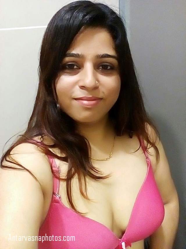 https://www.antarvasnaphotos2.com/wp-content/uploads/2020/07/hot-mohini-bhabhi-ki-sexy-smile.jpg