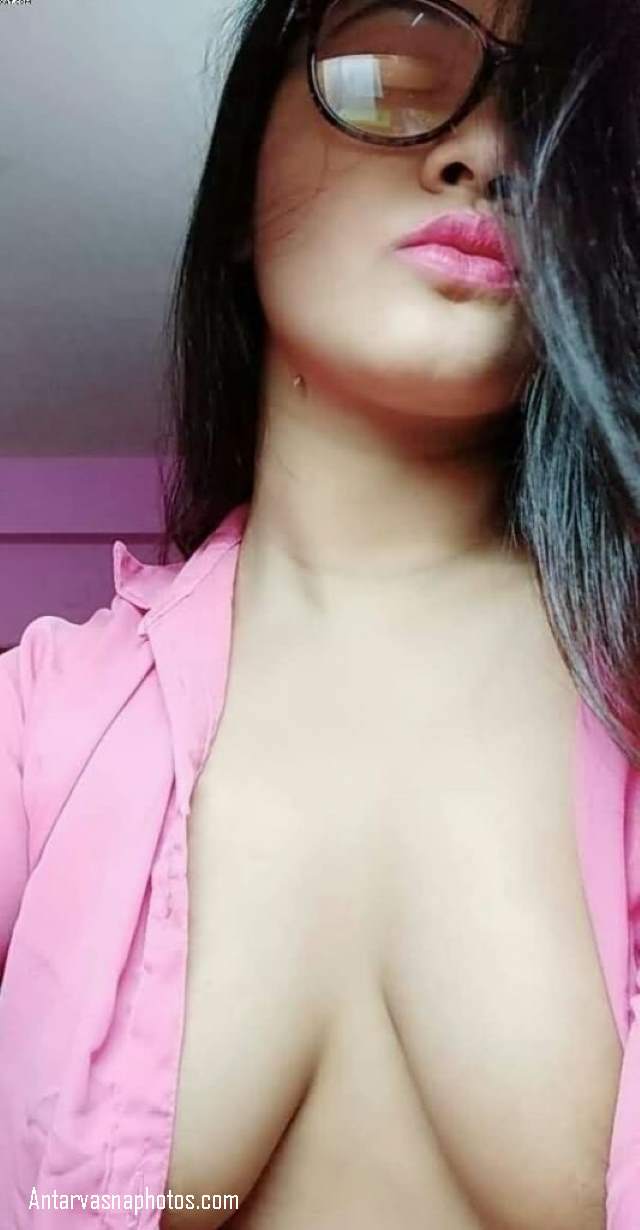 https://www.antarvasnaphotos2.com/wp-content/uploads/2020/07/noori-ki-hot-selfie.jpg