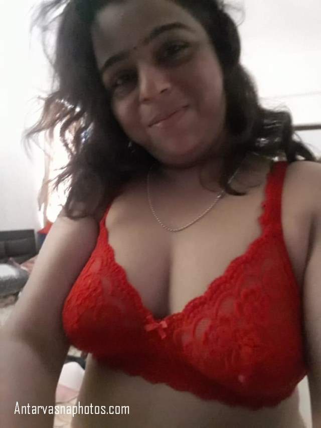 https://www.antarvasnaphotos2.com/wp-content/uploads/2020/07/red-bra-me-bhabhi-ki-hot-selfie.jpg