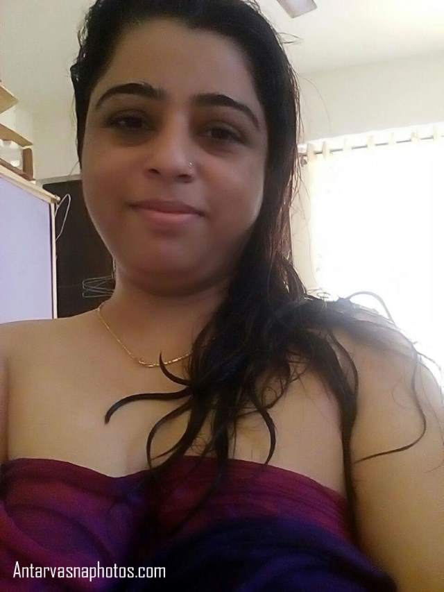 https://www.antarvasnaphotos2.com/wp-content/uploads/2020/07/towel-lapetkar-aayi-desi-hot-bhabhi.jpg