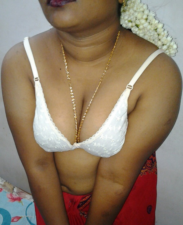 https://www.antarvasnaphotos2.com/wp-content/uploads/2020/08/Pallavi-aunty-is-in-bra.jpg