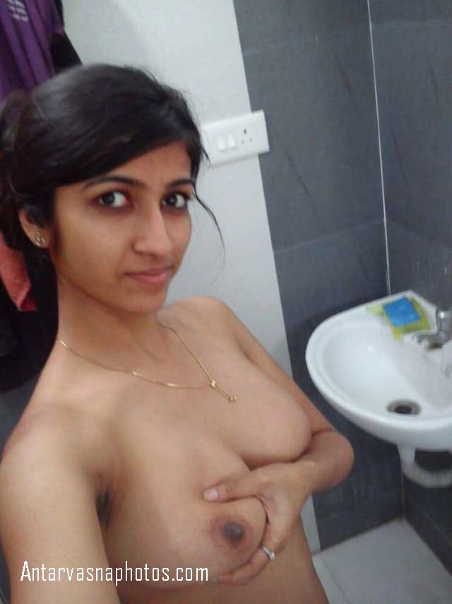 https://www.antarvasnaphotos2.com/wp-content/uploads/2020/08/apna-boobs-chusane-ko-aage-kiya.jpg