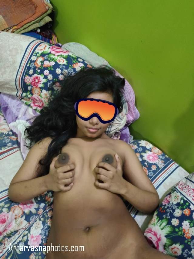 https://www.antarvasnaphotos2.com/wp-content/uploads/2020/08/apne-boob-dabati-manya.jpg