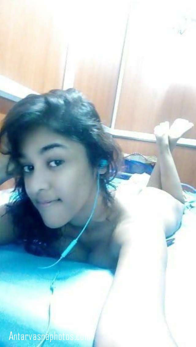 https://www.antarvasnaphotos2.com/wp-content/uploads/2020/08/bed-me-nangi-letkar-chat.jpg