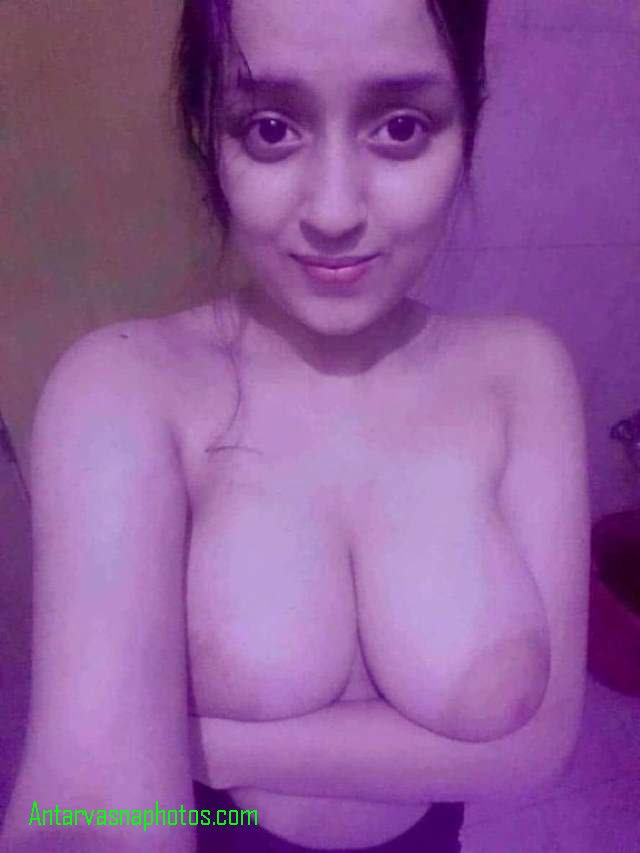 https://www.antarvasnaphotos2.com/wp-content/uploads/2020/08/big-boobs-wali-babe-sakshi-mast-selfie.jpg