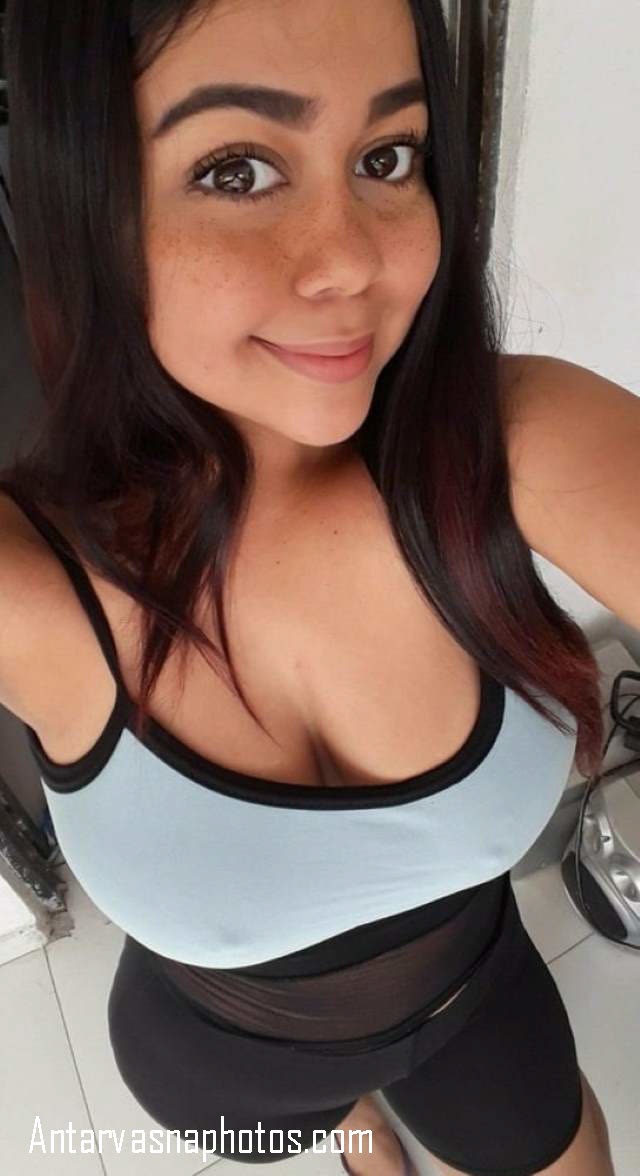 https://www.antarvasnaphotos2.com/wp-content/uploads/2020/08/boobs-dikhati-hot-divya.jpg