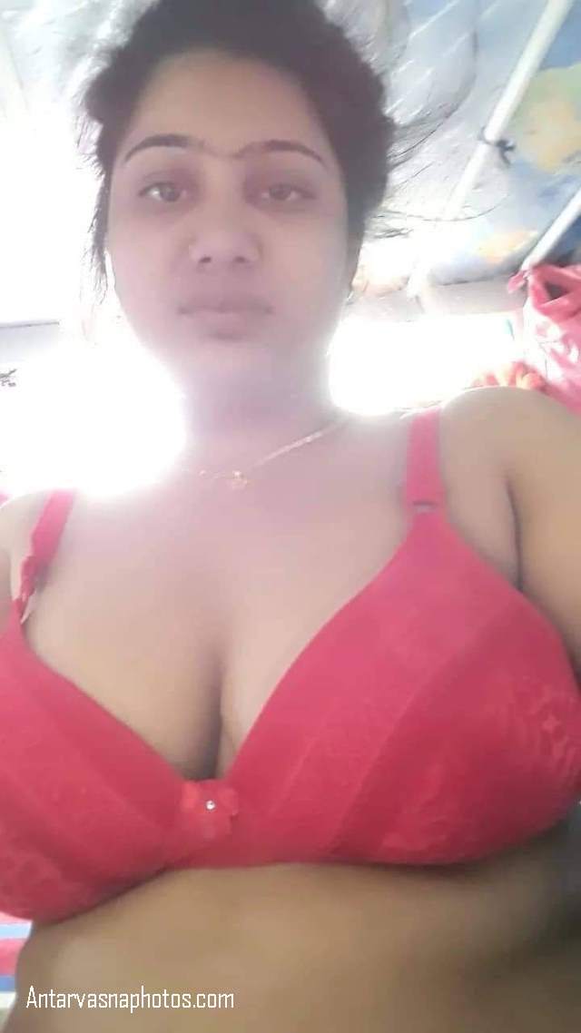 https://www.antarvasnaphotos2.com/wp-content/uploads/2020/08/chubby-bhabhi-ke-huge-boobs-bra-me.jpg