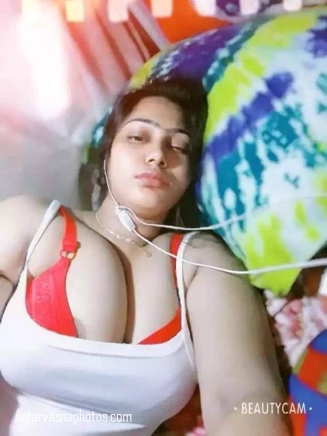 https://www.antarvasnaphotos2.com/wp-content/uploads/2020/08/chubby-bhabhi-ki-nude.jpg