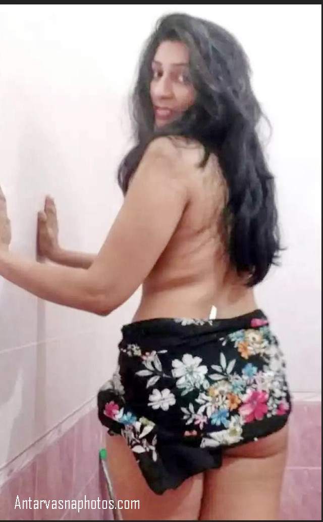 https://www.antarvasnaphotos2.com/wp-content/uploads/2020/08/hot-bhabhi-masti-me.jpg