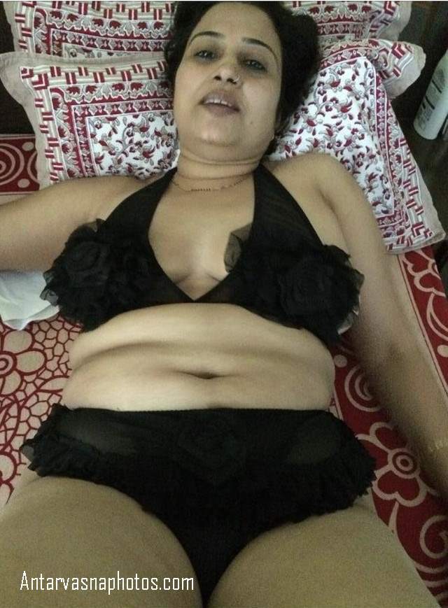 https://www.antarvasnaphotos2.com/wp-content/uploads/2020/08/kali-bra-panty-me-desi-bhabhi.jpg