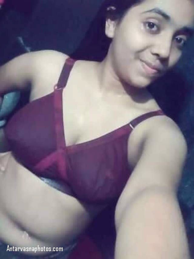 https://www.antarvasnaphotos2.com/wp-content/uploads/2020/08/sexy-pakistani-girl-bra-me-selfie.jpg