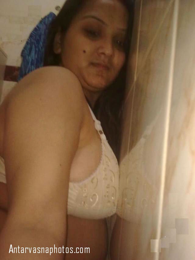 https://www.antarvasnaphotos2.com/wp-content/uploads/2020/08/side-se-apne-boobs-dikhaye.jpg