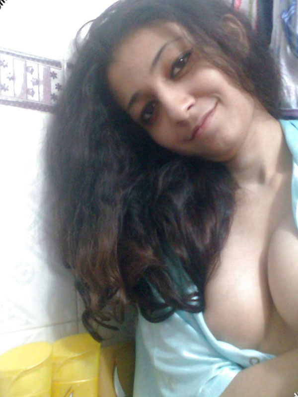 https://www.antarvasnaphotos2.com/wp-content/uploads/2020/09/Pinki-ki-sexy-boobs.jpg