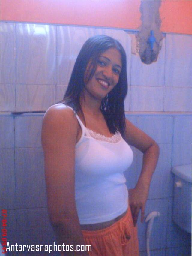 https://www.antarvasnaphotos2.com/wp-content/uploads/2020/09/bathroom-me-sarika-ki-sexy-smile.jpg