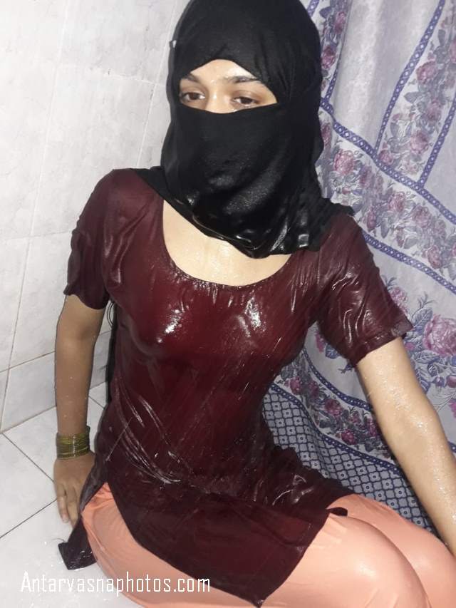 https://www.antarvasnaphotos2.com/wp-content/uploads/2020/09/devar-sang-bathroom-masti-muh-chipati-bhabhi.jpg