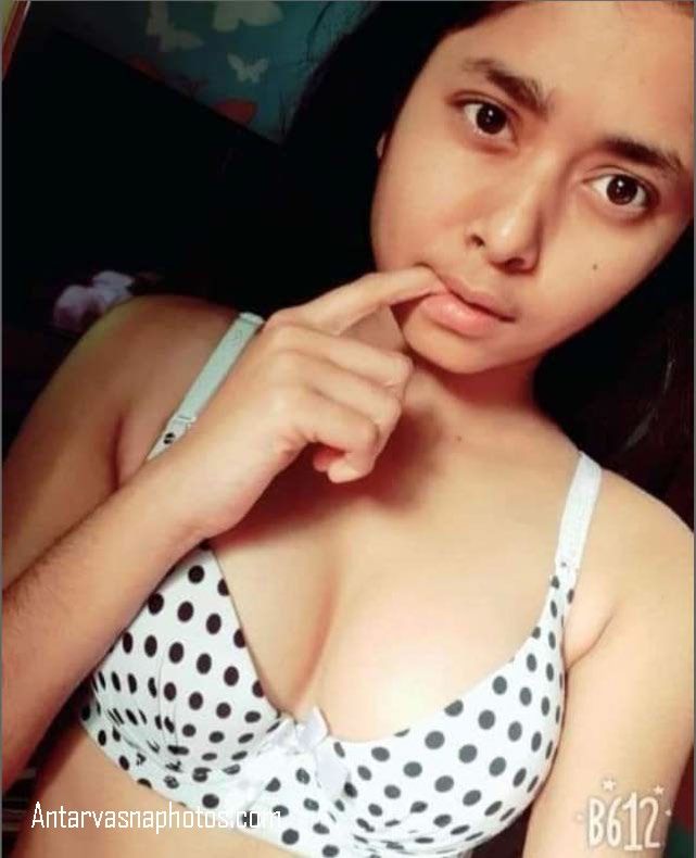 https://www.antarvasnaphotos2.com/wp-content/uploads/2020/09/hot-desi-girl-navya-bra-me.jpg