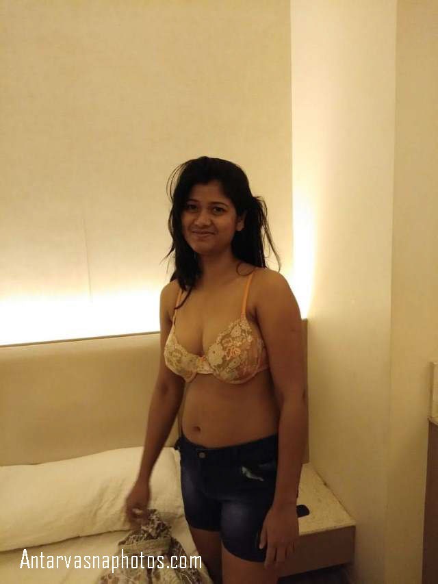 https://www.antarvasnaphotos2.com/wp-content/uploads/2020/09/nayi-bra-me-pati-ko-pose-di.jpg