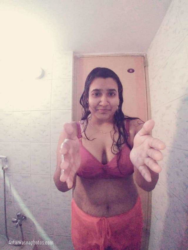 https://www.antarvasnaphotos2.com/wp-content/uploads/2020/10/bangali-girl-ki-shower-me-nude-photo.jpg