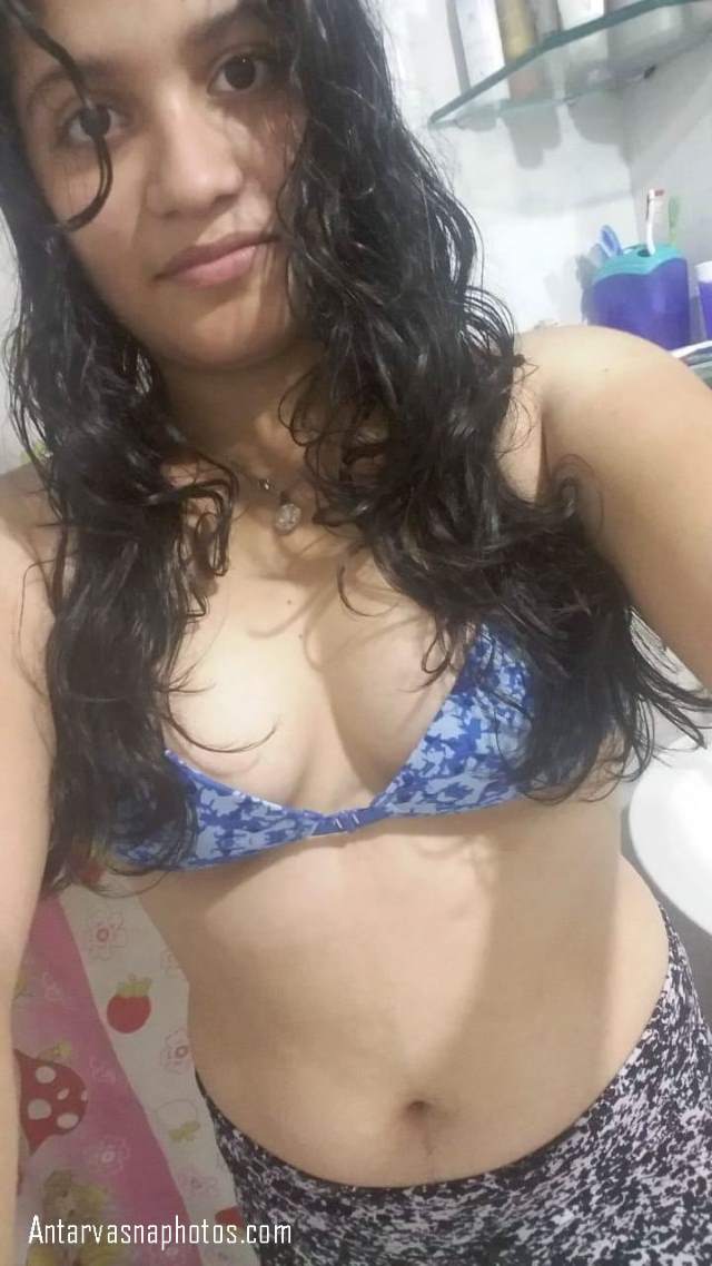 https://www.antarvasnaphotos2.com/wp-content/uploads/2020/10/bathroom-me-nude-teen.jpg