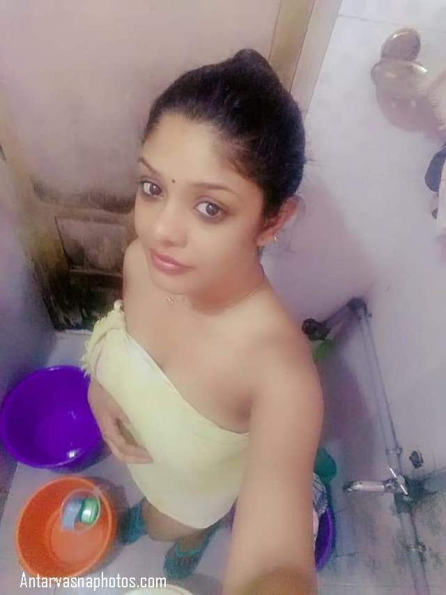 https://www.antarvasnaphotos2.com/wp-content/uploads/2020/10/bathroom-me-towel-me-desi-girl.jpg