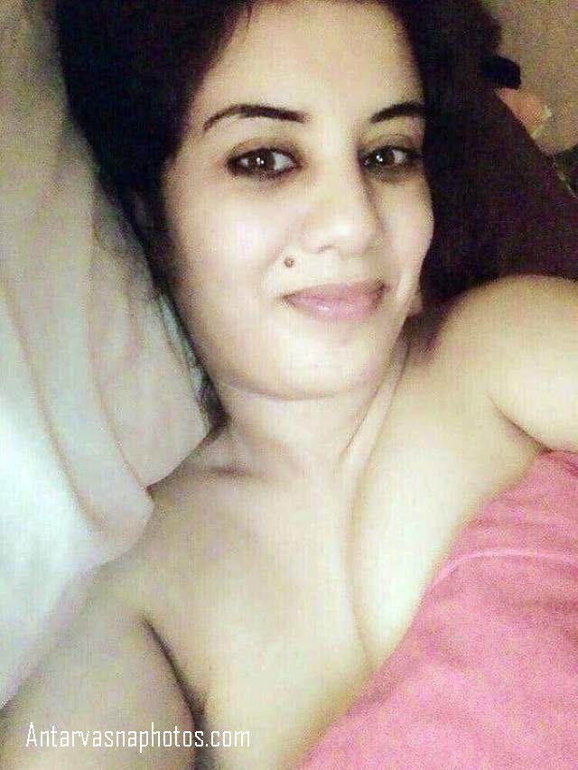 https://www.antarvasnaphotos2.com/wp-content/uploads/2020/10/bed-me-nangi-soyi-beauty.jpg