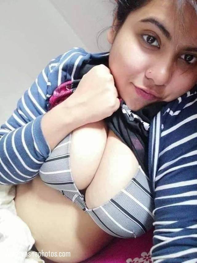 https://www.antarvasnaphotos2.com/wp-content/uploads/2020/10/big-boobs-bra-me.jpg