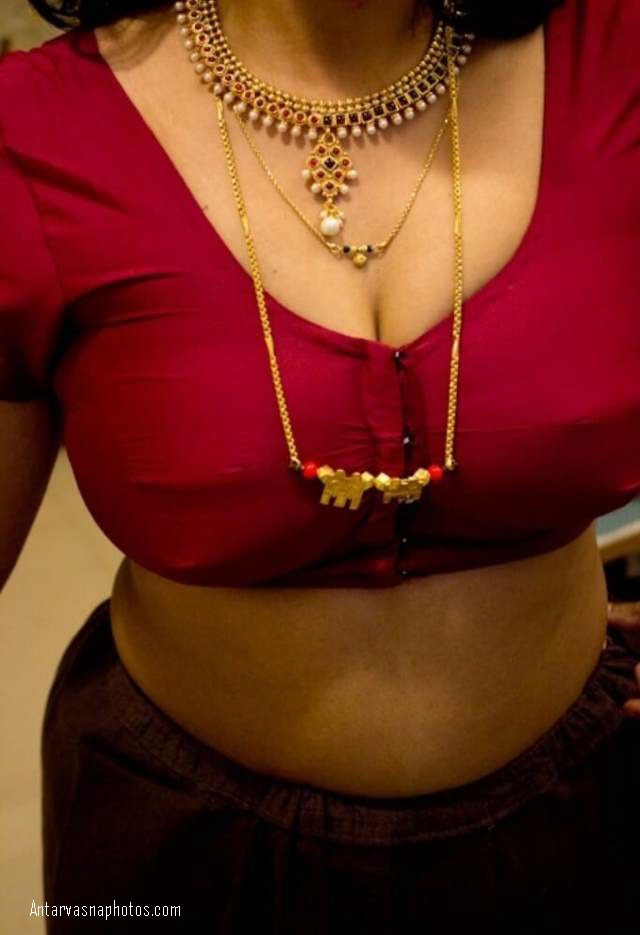 https://www.antarvasnaphotos2.com/wp-content/uploads/2020/10/big-boobs-in-blouse.jpg