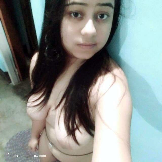 https://www.antarvasnaphotos2.com/wp-content/uploads/2020/10/boobs-ki-selfie-leti-desi-girl.jpg