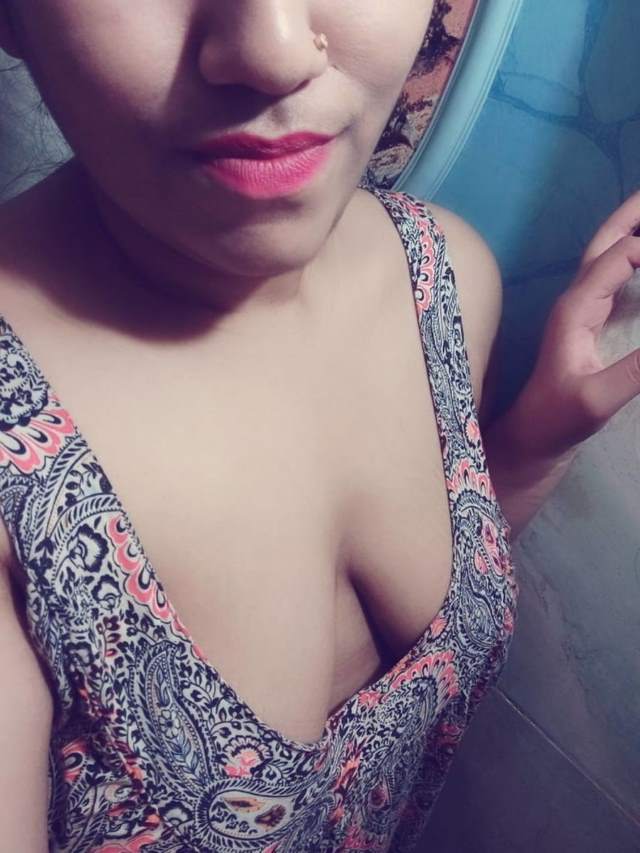 https://www.antarvasnaphotos2.com/wp-content/uploads/2020/10/delhi-college-girl-purvi-red-lipistic.jpg