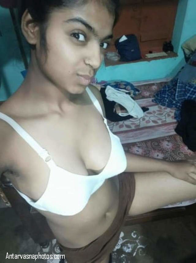 https://www.antarvasnaphotos2.com/wp-content/uploads/2020/10/desi-teen-ki-bra-me-selfie.jpg